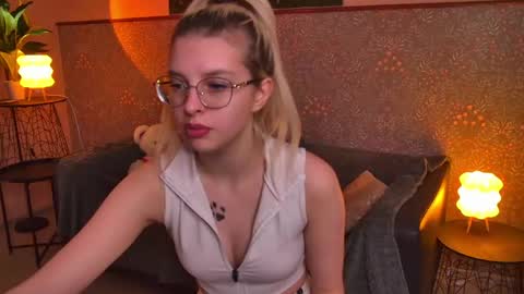 tiffanypeach online show from 3, 5, 2026