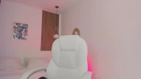 Snapshot of tiffanywright_ chatting on 24, 11, 2025 Tiffany online show from 24, 11, 2025