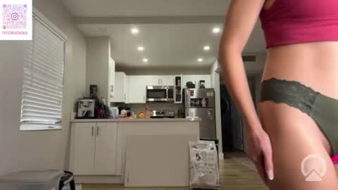 Snapshot of tiffstreatsxoxo chatting on 3, 10, 2025 Tiffstreatsxoxo online show from 3, 10, 2025