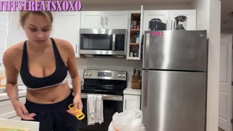 Snapshot of tiffstreatsxoxo chatting on 2, 5, 2026 Tiffstreatsxoxo online show from 2, 5, 2026
