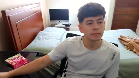Snapshot of tightncuteass chatting on 11, 9, 2025 Camilo online show from 11, 9, 2025