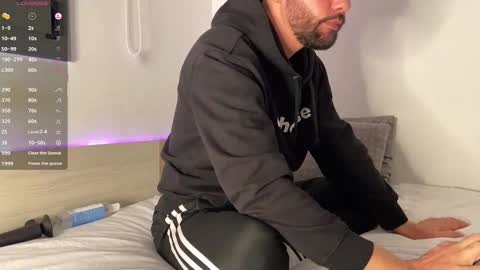 Snapshot of tim_beard chatting on 18, 12, 2025 Tim Beard online show from 18, 12, 2025