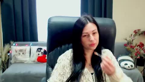 Snapshot of timeparadice chatting on 8, 6, 2026 Luisa online show from 8, 6, 2026
