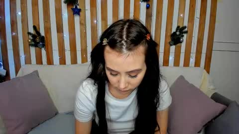 Snapshot of tina_ellisi chatting on 12, 1, 2025 Tina online show from 12, 1, 2025