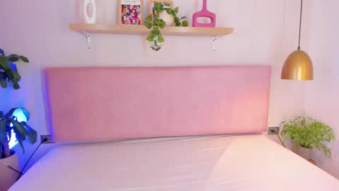 Snapshot of tinacurly chatting on 4, 11, 2025 Tina online show from 4, 11, 2025