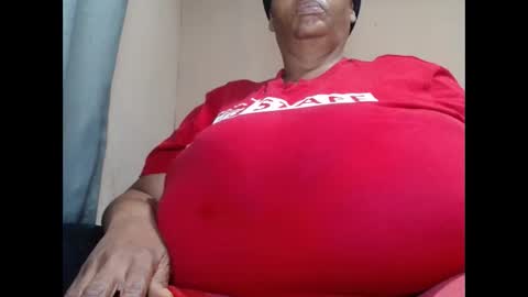 Snapshot of tinagiant chatting on 17, 11, 2025 tinagiant online show from 17, 11, 2025