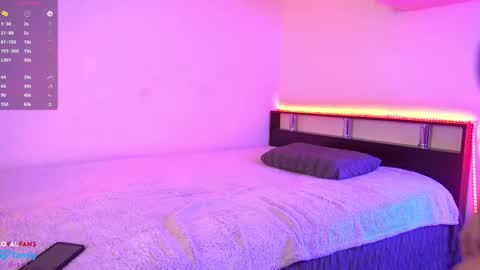 Snapshot of tinalittle_ chatting on 4, 12, 2025 Tinalittle online show from 4, 12, 2025