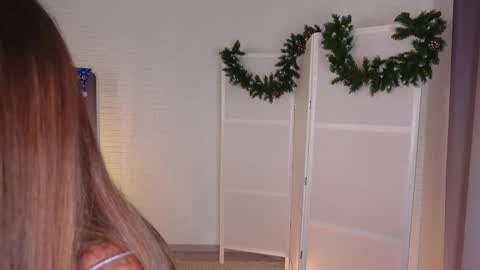 Snapshot of tinapie chatting on 4, 12, 2025 Tina online show from 4, 12, 2025