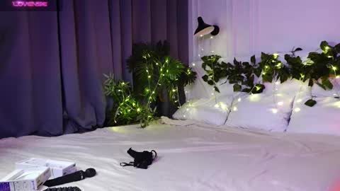 tinasiner online show from 28, 2, 2025