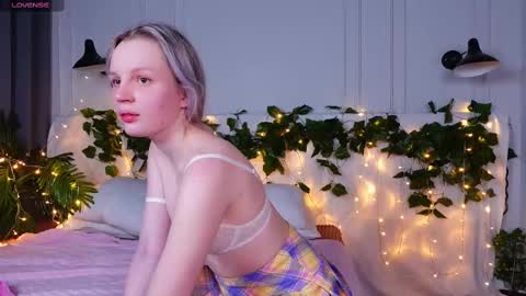 tinasiner online show from 9, 3, 2025