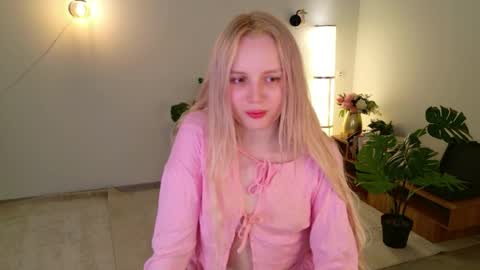Snapshot of tinasiner chatting on 19, 4, 2026 tinasiner online show from 19, 4, 2026