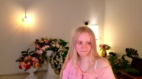 Snapshot of tinasiner chatting on 19, 4, 2026 tinasiner online show from 19, 4, 2026