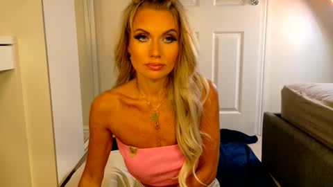 tinkerbell822 online show from 8, 6, 2026