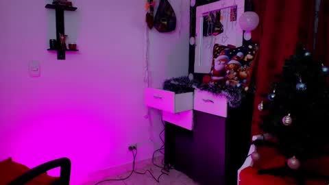 I AM BELLA  ----------- follow my  IG  TINNS 69 online show from 7, 12, 2024