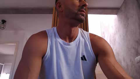 Snapshot of tinoclandestino chatting on 14, 9, 2025 tinoclandestino online show from 14, 9, 2025