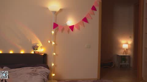 Snapshot of tiny_miracle chatting on 18, 2, 2025 Lyssa online show from 18, 2, 2025