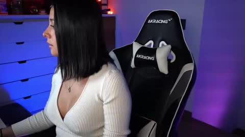 Snapshot of tiny_panther chatting on 10, 1, 2025 Ana Molly online show from 10, 1, 2025