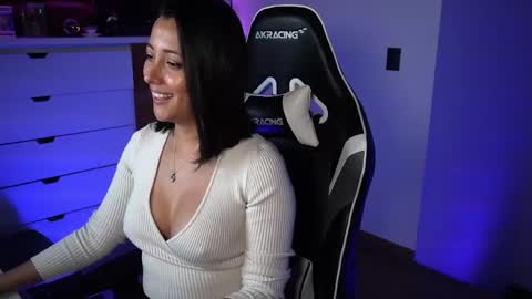 Snapshot of tiny_panther chatting on 11, 1, 2025 Ana Molly online show from 11, 1, 2025