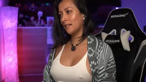 Snapshot of tiny_panther chatting on 11, 9, 2025 Ana Molly online show from 11, 9, 2025