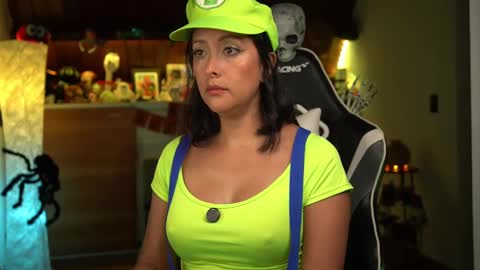 Snapshot of tiny_panther chatting on 30, 10, 2025 Ana Molly online show from 30, 10, 2025