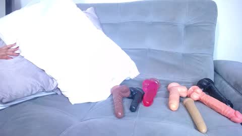 tiny_whore18 online show from 18, 2, 2026