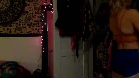 Snapshot of tinyandtatted420 chatting on 3, 11, 2025 tinyandtatted420 online show from 3, 11, 2025