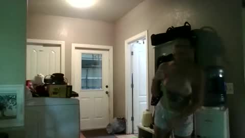 Snapshot of tinyassbossymilf chatting on 8, 6, 2026 tinyassbossymilf online show from 8, 6, 2026