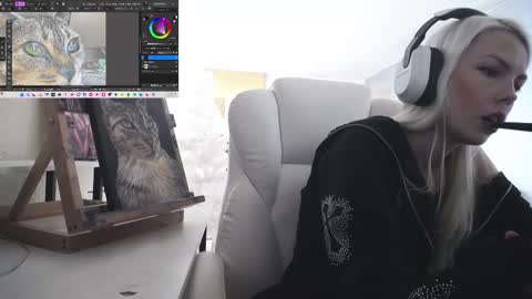 Snapshot of tinykylie chatting on 8, 2, 2026 stage Kylie Sinner brand CLITBAIT online show from 8, 2, 2026