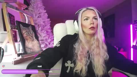 Snapshot of tinykylie chatting on 24, 2, 2026 stage Kylie Sinner brand CLITBAIT online show from 24, 2, 2026