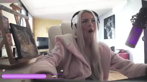 Snapshot of tinykylie chatting on 26, 2, 2026 stage Kylie Sinner brand CLITBAIT online show from 26, 2, 2026