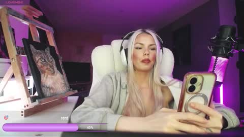 Snapshot of tinykylie chatting on 27, 2, 2026 stage Kylie Sinner brand CLITBAIT online show from 27, 2, 2026