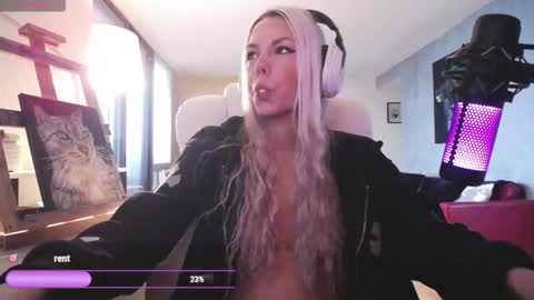 stage Kylie Sinner  brand CLITBAIT online show from 17, 3, 2026