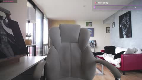 Snapshot of tinykylie chatting on 7, 6, 2026 stage Kylie Sinner brand CLITBAIT online show from 7, 6, 2026