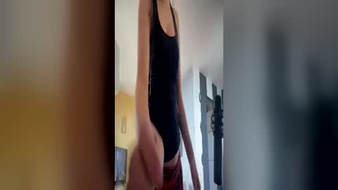Snapshot of tinykylie chatting on 12, 6, 2026 stage Kylie Sinner brand CLITBAIT online show from 12, 6, 2026