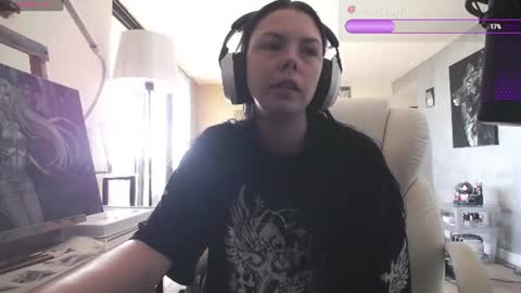 Snapshot of tinykylie chatting on 5, 7, 2026 stage Kylie Sinner brand CLITBAIT online show from 5, 7, 2026