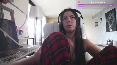 Snapshot of tinykylie chatting on 14, 7, 2026 stage Kylie Sinner brand CLITBAIT online show from 14, 7, 2026