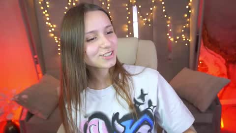 Snapshot of tinynataliee chatting on 28, 4, 2026 tinynataliee online show from 28, 4, 2026