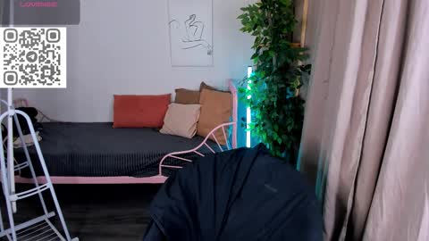 Snapshot of to_your chatting on 3, 11, 2025 2 GMT Mo Tu We Th Fr 10am-4am online show from 3, 11, 2025