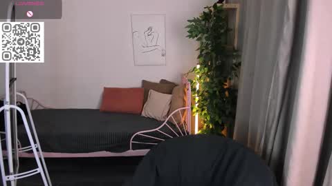 Snapshot of to_your chatting on 7, 11, 2025 2 GMT Mo Tu We Th Fr 10am-4am online show from 7, 11, 2025