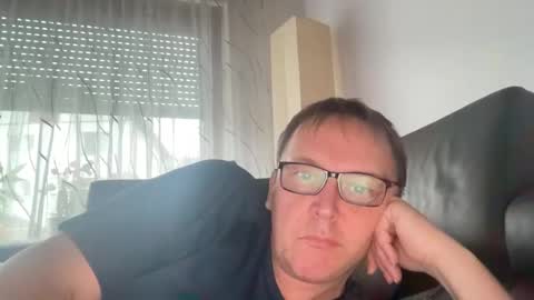 Snapshot of tom6644 chatting on 2, 2, 2025 Tom online show from 2, 2, 2025