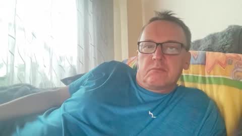 Snapshot of tom6644 chatting on 12, 10, 2025 Tom online show from 12, 10, 2025