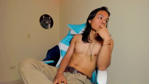 Snapshot of tom_1945 chatting on 1, 10, 2025 tom online show from 1, 10, 2025