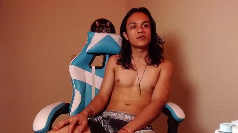 Snapshot of tom_1945 chatting on 23, 10, 2025 tom online show from 23, 10, 2025