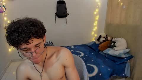 Tom Blue online show from 4, 12, 2025