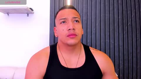 Tom muscle1 online show from 18, 10, 2025