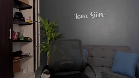 Tom Sin online show from 4, 12, 2024