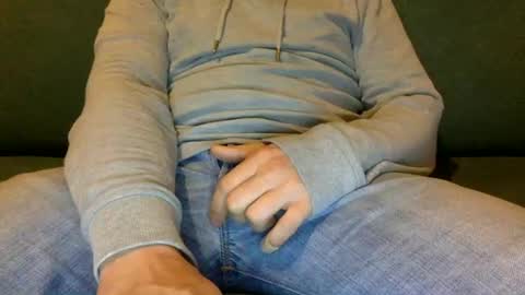 Snapshot of tombi125 chatting on 3, 1, 2025 tombi125 online show from 3, 1, 2025