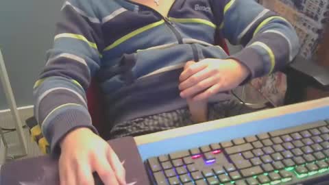 Snapshot of tomin3m chatting on 4, 12, 2024 tomin3m online show from 4, 12, 2024