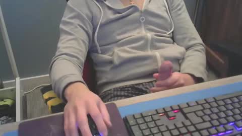 Snapshot of tomin3m chatting on 3, 2, 2025 tomin3m online show from 3, 2, 2025