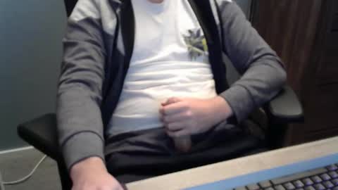 Snapshot of tomin3m chatting on 10, 10, 2025 tomin3m online show from 10, 10, 2025